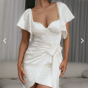 Selfie Leslie APHRODITE MOLDED BUST ANGEL SLEEVE WRAP DRESS SHELL